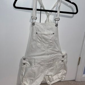 WHITE DENIM SHORT-OVERALLS